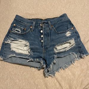 Levi denim shorts / 26